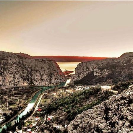 Apartmani Branko Vojnovic Omiš Exteriör bild
