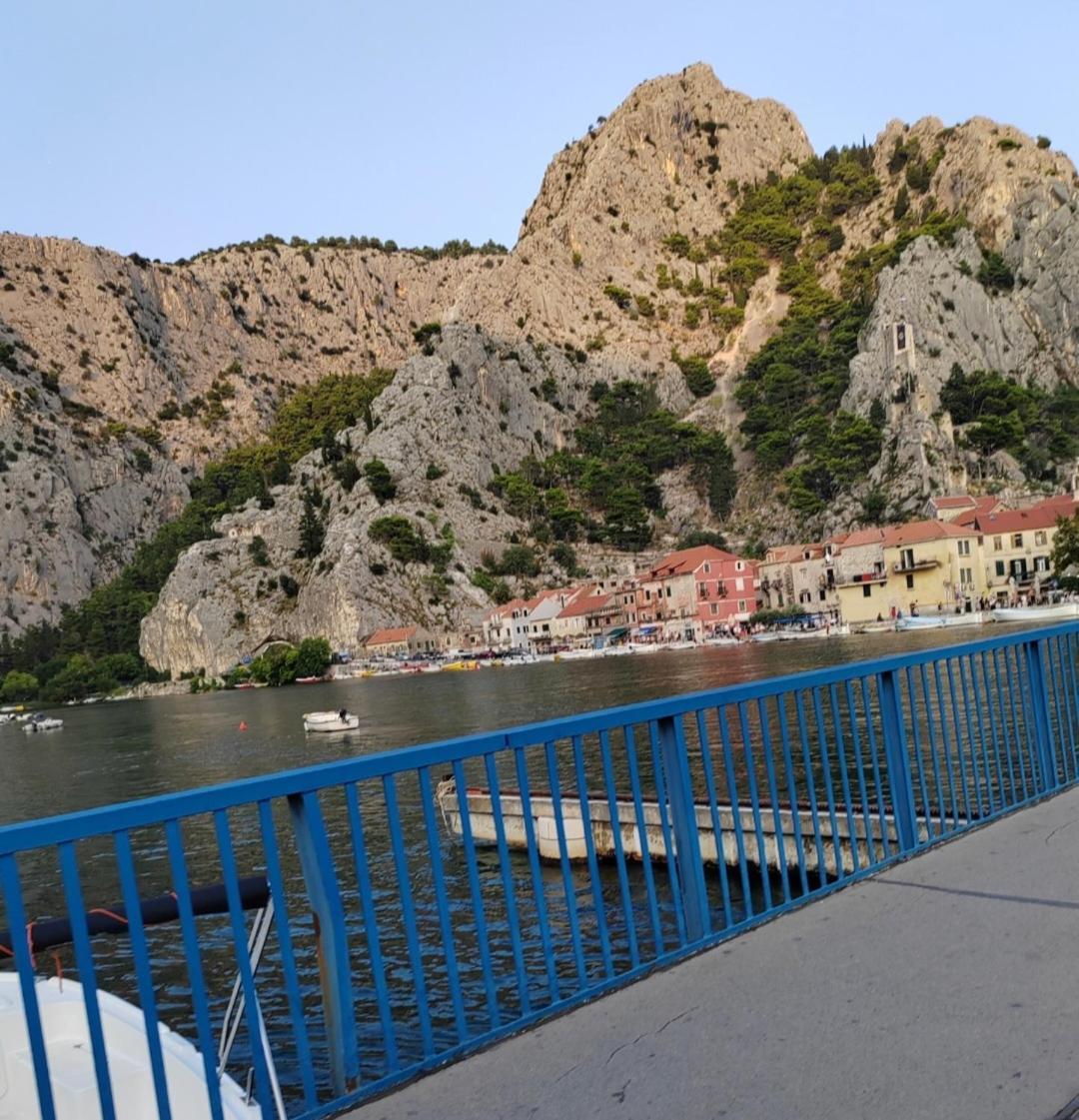 Apartmani Branko Vojnovic Omiš Exteriör bild