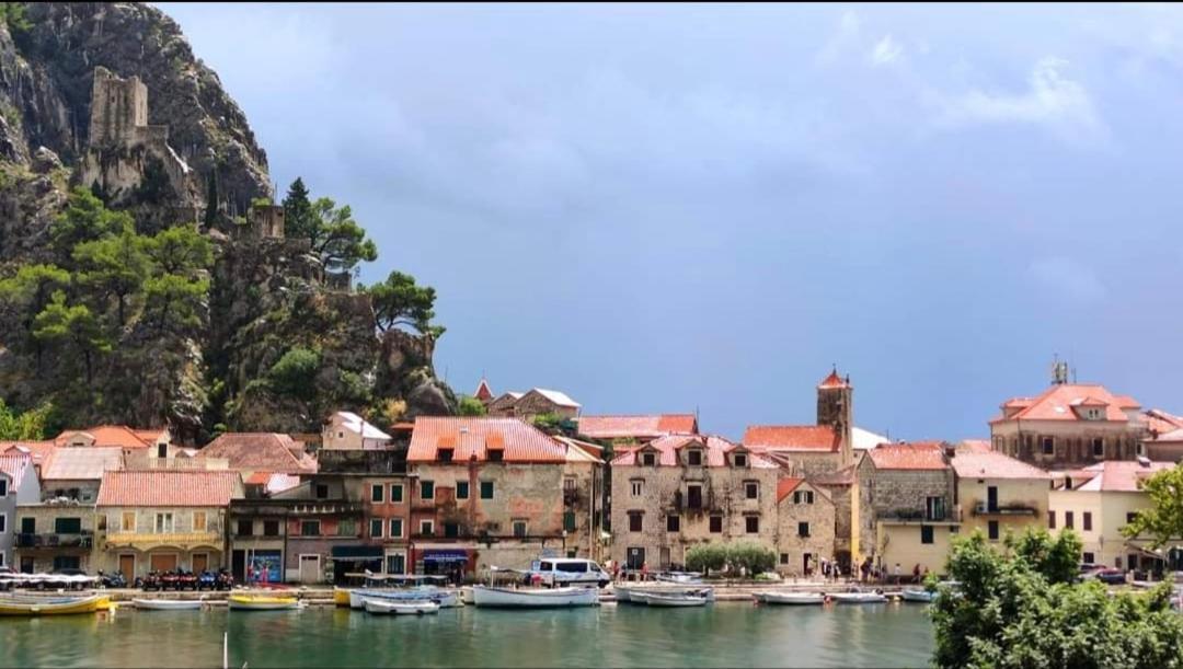 Apartmani Branko Vojnovic Omiš Exteriör bild