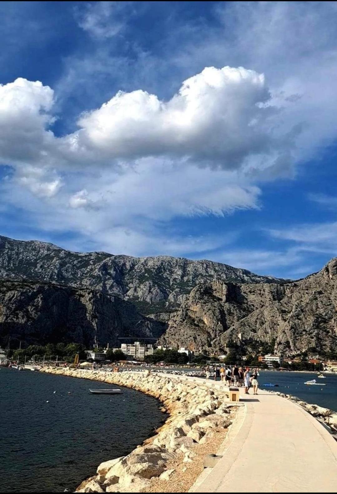 Apartmani Branko Vojnovic Omiš Exteriör bild