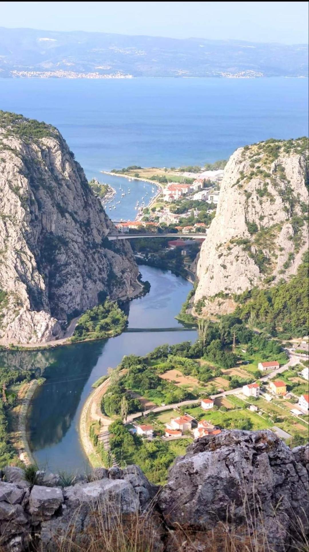 Apartmani Branko Vojnovic Omiš Exteriör bild
