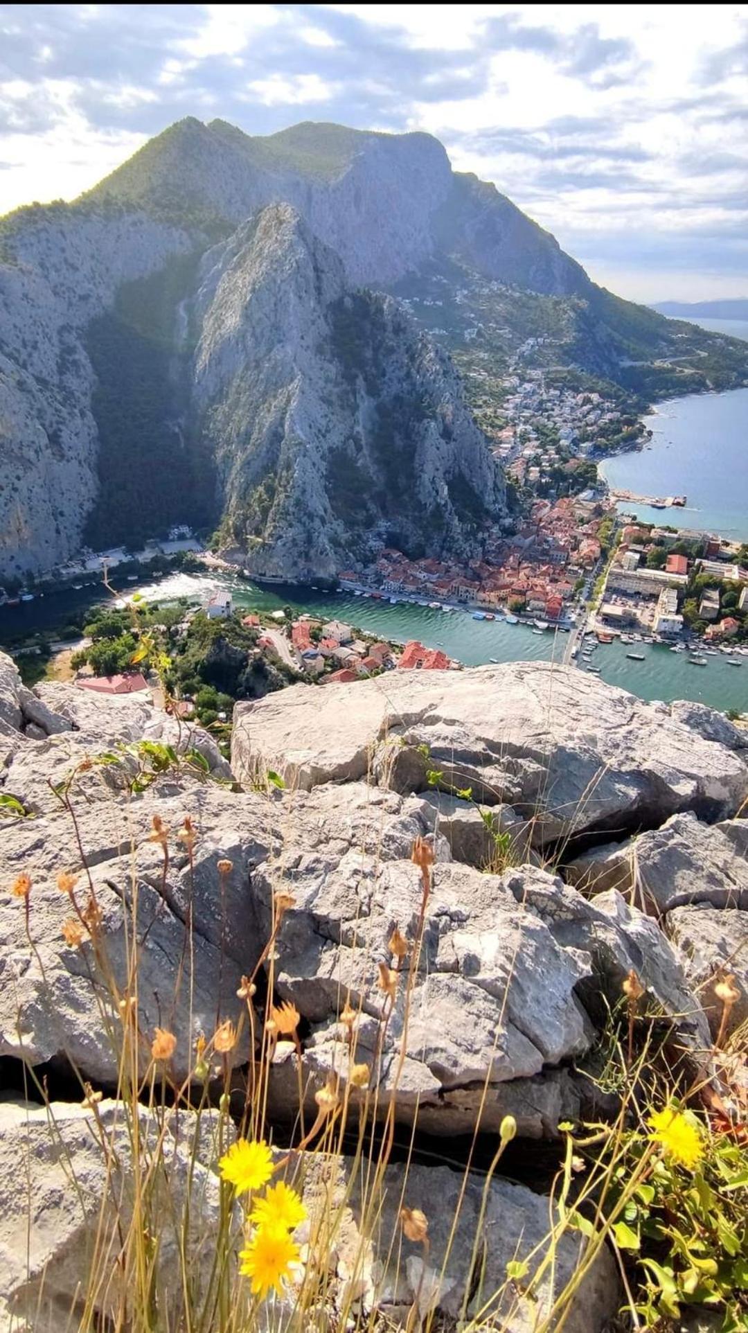 Apartmani Branko Vojnovic Omiš Exteriör bild