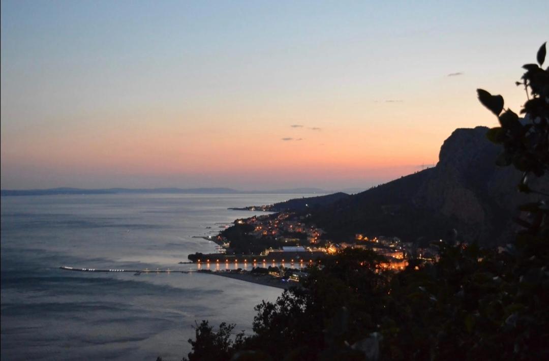Apartmani Branko Vojnovic Omiš Exteriör bild