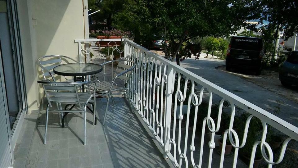 Apartmani Branko Vojnovic Omiš Exteriör bild