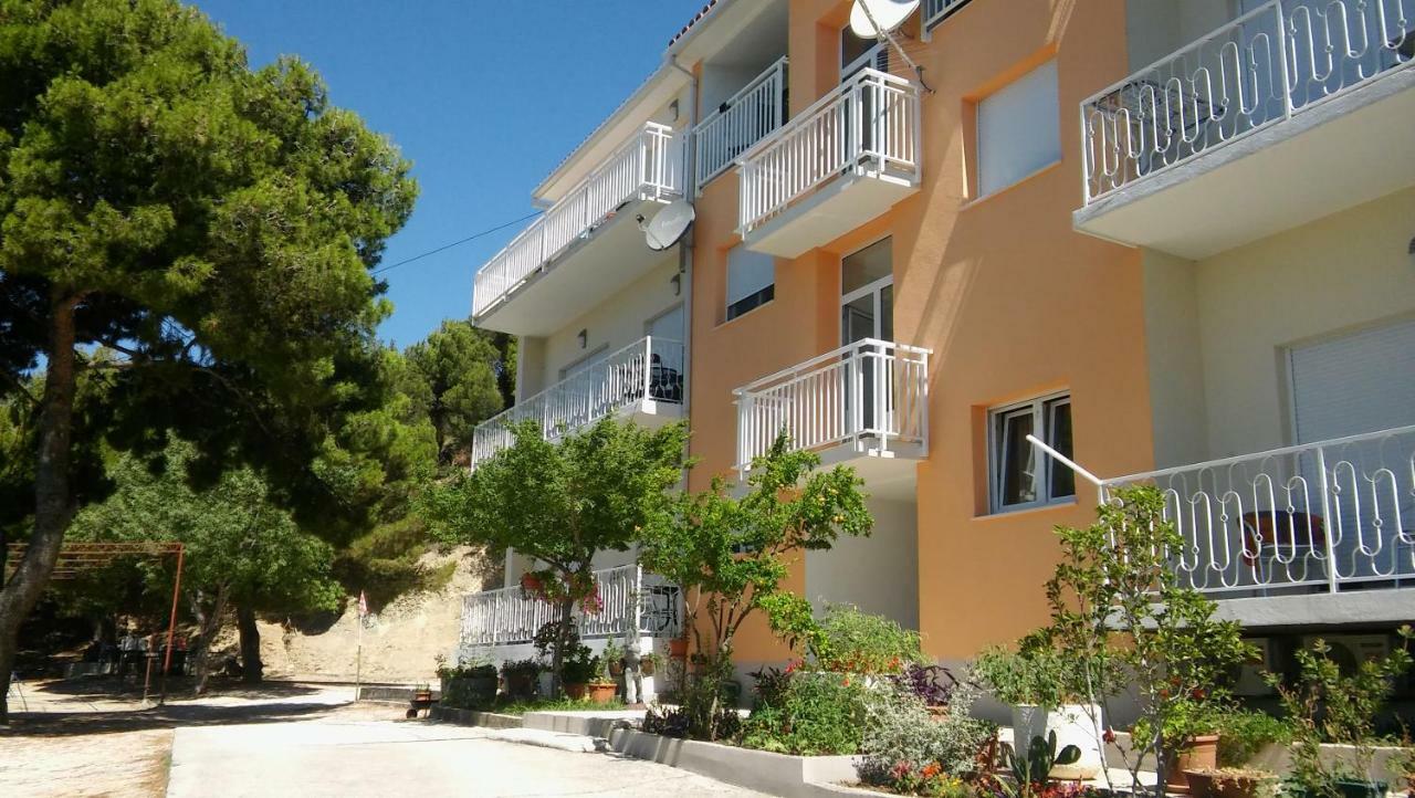 Apartmani Branko Vojnovic Omiš Exteriör bild