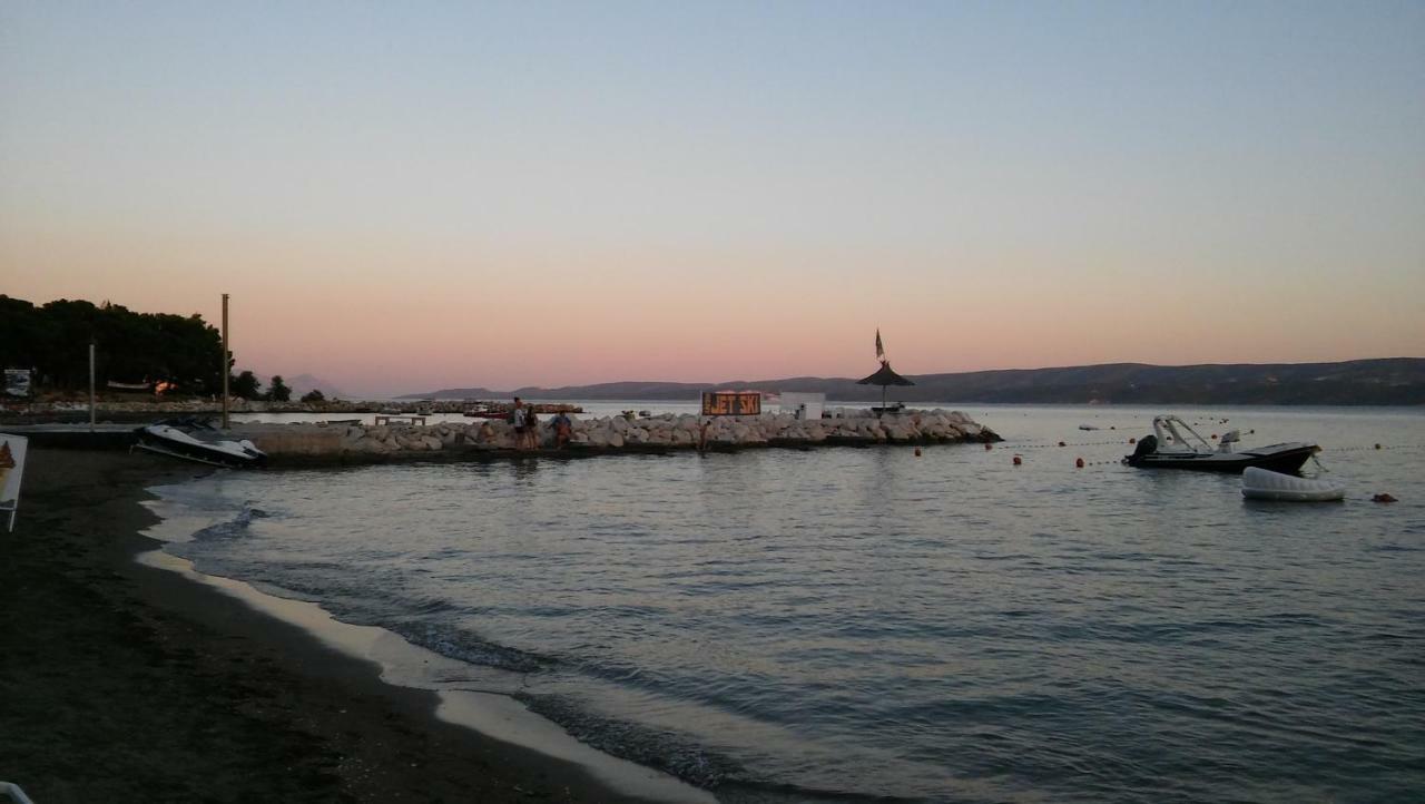 Apartmani Branko Vojnovic Omiš Exteriör bild
